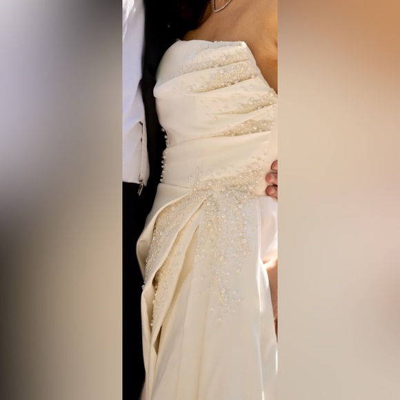 Wedding dress with pearls - Picture 5 of 5